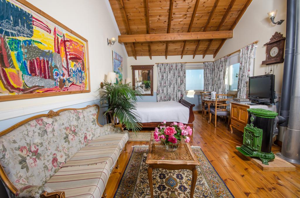 Ha'Seuda Ha'Achrona Suites Amirim Exterior foto